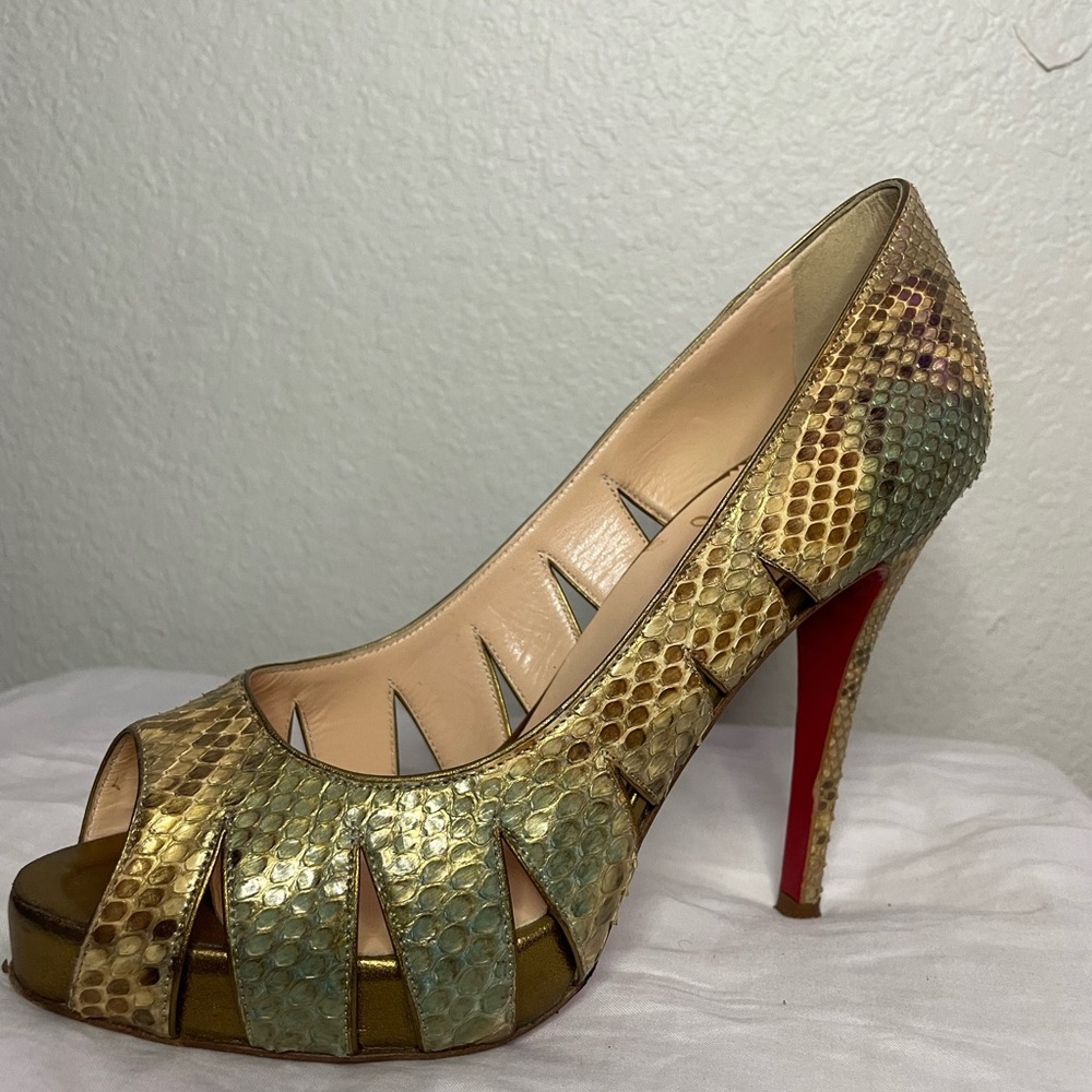 Snake skin Louboutins Red bottoms size 37